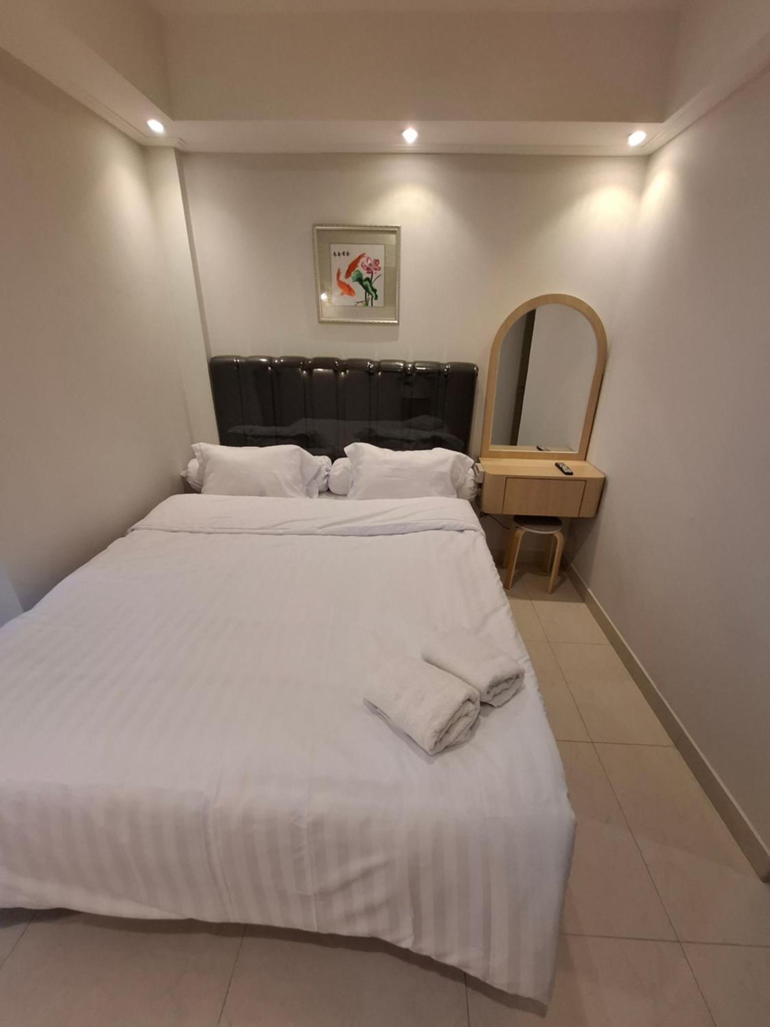 Goldcoast Seaview Apartemen *